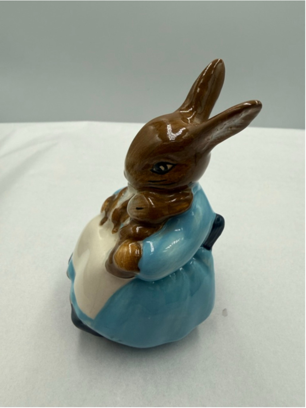 Beswick Mrs. Rabbit and Bunnies Figurine | Beatrix Potter | Schmid - Picture 4 of 12